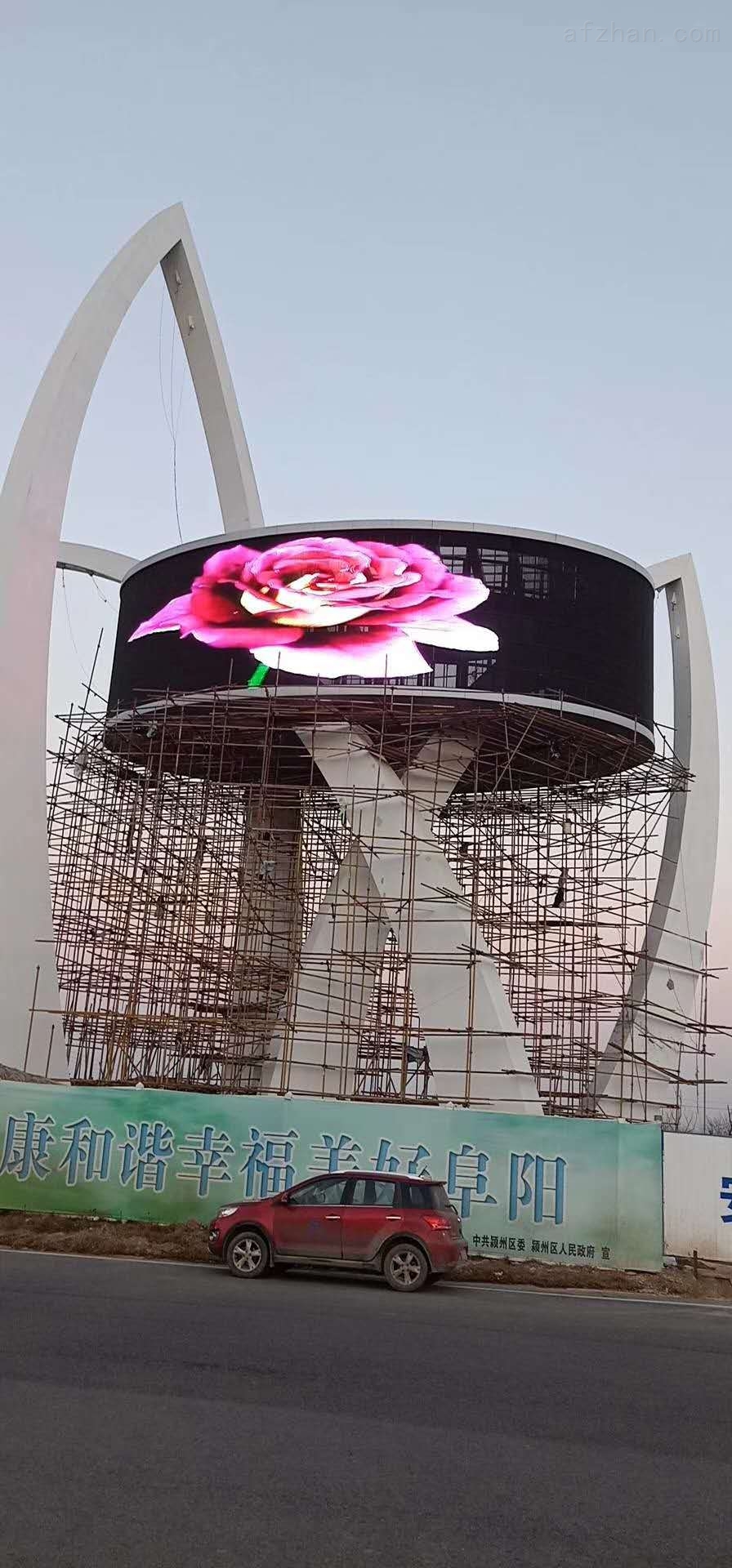 深圳科腾智能显示技术 P15 LED格栅屏引领户外显示新潮流